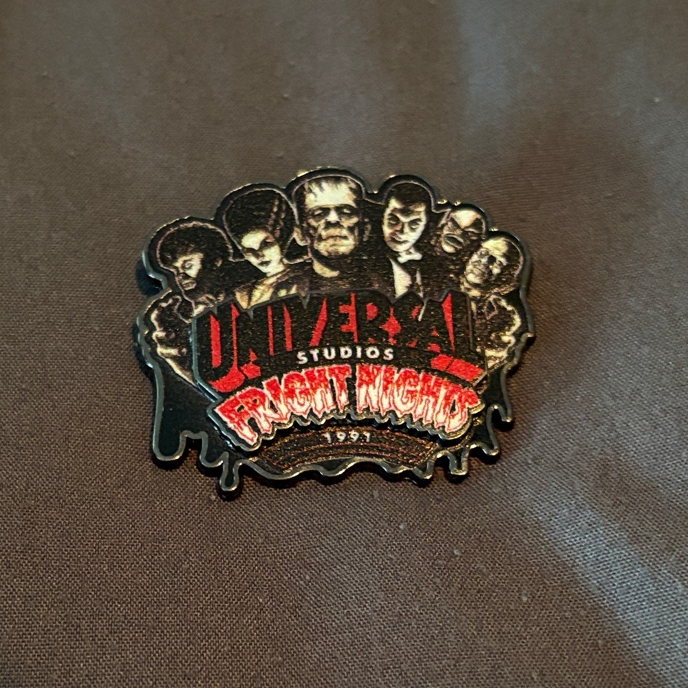 Universal Studios Fright Nights 1991 Sticker - Black and Red - Picture 3 of 3